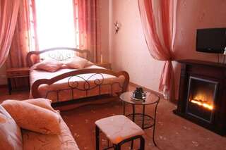 Гостиница Кристалл Дмитров Номер полулюкс Романтика-1